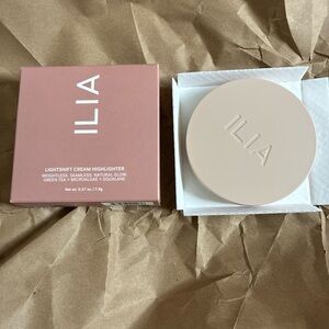ILIA Lightshift Weightless Silky Cream Highlighter w/
12-hour Wear ~ DAZE ~ BNIB